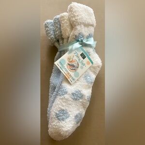 NWT Earth Therapeutics TheraSoft Moisturizing Socks - 2 pairs